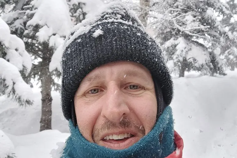 J'adore la neige ! (I love snow!) - This is a picture of myself (David, the author of these French Learner Word of the Day lessons, on a recent snowy day.